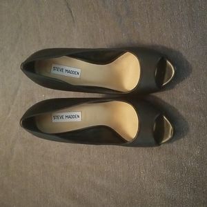 Steve Madden Felicite women's size 9 1/2 black with wood heel.